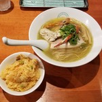 麺屋 六感堂 - カニチッキンヌードル for 池袋＋チキンライス