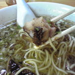 ラーメン ミンミン - 白い麺とホロ肉叉焼！