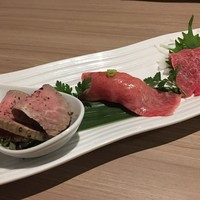 近江うし 焼肉 にくTATSU 青山本店 - 逸品（ローストビーフ、牛握り、牛刺し）※生肉取り扱い許可店