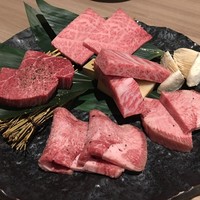 近江うし 焼肉 にくTATSU 青山本店 - 塩もの（厚切りタン塩、薄切りタン塩、サーロイン、ヒレ、ザブトン、あわび茸）