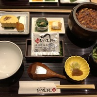 うなぎ和食  しら河 今池ガスビル店 - 開けたらうなぎがぎっしり