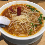 丸源ラーメン - 台湾ラーメン
            太い唐辛子が一本立ってました