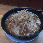 Jankuya Tetsu - 豚入りラーメン(麺大盛,ちょいカラメ)、￥950。