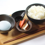 SAKURA CAFE - 東北牧場の無農薬卵かけごはん（Tohoko Farm Egg & Rice） /食べ比べ