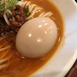 人力俥 - 味玉トッピングです。絶妙の茹で加減で黄身がトロトロです！