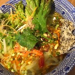 ベトナム南部伝統料理 フーン ナム - ミーワーン940円：ベトナムコーヒー付き。　ターメリック入のフォーにピリ辛スープ、豚ひき肉、エビ、もやし他野菜。スープはさっぱりトリだし。