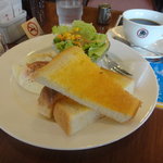 ＵＣＣカフェプラザ - トースト＆目玉焼きモーニング