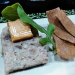 そば くら富 - 飛騨牛脛ハム・鹿児島黒豚肉・蕎麦掻のパテ