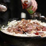 なまらむーちょ - ジンギスカン鍋、調理開始