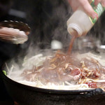 なまらむーちょ - どんどんタレをかけます