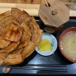 ぶた丼のとん田