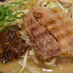 ハルピン 味噌らーめん 雷蔵 - チャーシューアップ