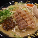 ハルピン 味噌らーめん 雷蔵 - タレ味噌味玉ラーメン