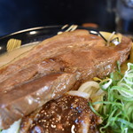 ハルピン 味噌らーめん 雷蔵 - 角煮アップ