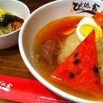 ぴょんぴょん舎 - 冷麺ミニピビンパセット（中辛）