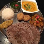 ガルワール地方の郷土料理のターリー