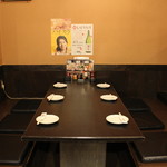 博多一番どり 居食家 - 内観写真:6名半個室