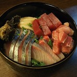 Koshitsu Kashikiri Shouwa Retoro Izakaya Tsudokko - 海鮮丼 大  980円