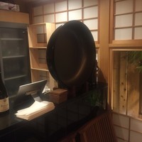 天麩羅とお蕎麦　三輪 - 内観2：蕎麦打ち皿？