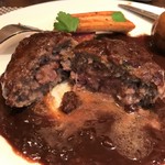 ビストロ　アルパイン - ハンバーグから肉汁が溢れ出ました