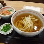 うどん讃房 ちせん。 - ひやかけ６３０円と鮭ごはん１００円