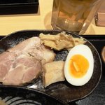 つけ麺 道 - チャーシュー、メンマ、卵