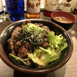 精肉・卸の肉バルSanoso - 炭火焼きハラミステーキ丼（並）180g@780円