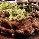精肉・卸の肉バルSanoso - 炭火焼きハラミステーキ丼（並）180g@780円