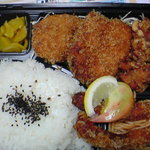 飲食笑商何屋ねこ膳 - ミックスフライ弁当