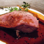 レストラン バカール - ビュルゴー家シャラン鴨　胸肉のロースト　豪マンジマップ産黒トリュフのソース