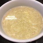 万豚記 - ランチタイムの炒飯に付いてるスープ