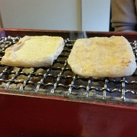 とうふ屋うかい 鷺沼店 - 揚げの炭火焼き。