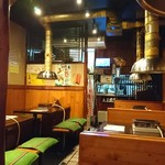 東京苑 - 店内  レトロ感ありあり。