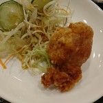 台湾料理 元祥 - 唐揚げと野菜。揚げたてではないかもだが、なかなか美味い唐揚げ