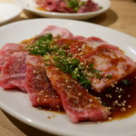 焼肉 きっず - 『和牛カルビ』￥1,200円　　　　　　　　　　　　　　　　　カルビの旨みをとても感じることができます。もみダレがしっかり付いているのでそのままでもおすすめですがぜひここでさつまのつけダレを！！ご飯が必ず欲しくなります。