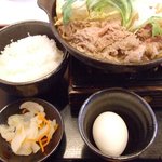 Shabushabu Sukiyaki Dontei - 牛すき鍋膳（ランチで780円）