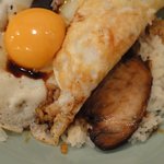 Mimi - 玉子の下に、焼き豚が敷かれています