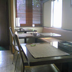 サンテ - お店の中　テーブル席