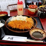 かつ廣 - ロースかつ定食　830円(税込)。