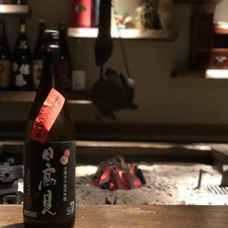 厳選した"銘柄酒"と手淹れで提供する"静岡茶のお茶割り"