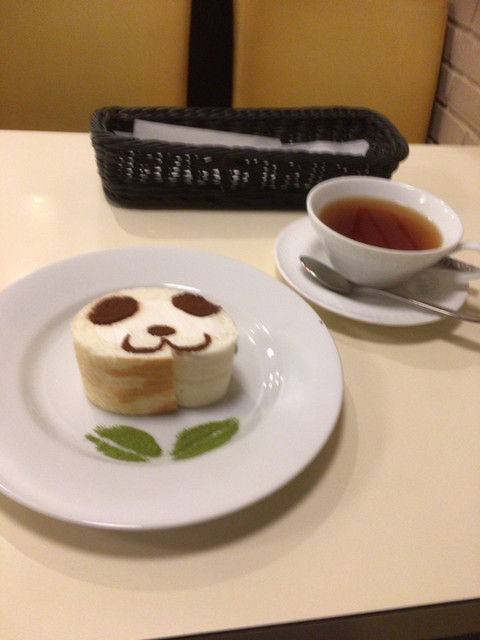 ロールケーキになったパンダ By しゃぼんだま リーム 京成上野 喫茶店 食べログ