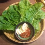焼肉 彩苑 - チシャ菜
