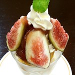 館山パイオニアファーム - 料理写真:【いちじくパフェ￥680(税込)】いちじくシーズン限定品
いちじくアイスの上に、完熟いちじく＆いちじくジャム等がのっています