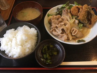 Yamachan Tei - しょうが焼きとサンマフライの定食 ¥850