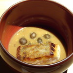 TTOAHISU - ◆石垣鯛・・鯛は皮目をカリッと焼かれています。 ソースというより、オマール、ココナッツ、海老芋、シークワーサーなどで作られたスープと共に頂くといい味わい。 むかごもタップリ。