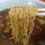 中華料理 唐韻 - <麺飯>牛筋麺の麺のアップです。