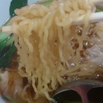 中華料理 唐韻 - <麺飯>蝦仁雲呑麺の麺のアップです。
