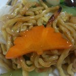 中華料理 唐韻 - <麺飯>什錦炒麺の麺と具材のアップです。