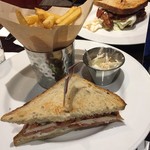 Hard Rock Cafe - 料理写真:Grill Chicken Club