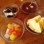 アメリカ屋 - サラダバーのフルーツやデザート